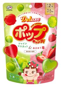Sachet de Deluxe Pop Candy de Fujiya, sucettes à la fraise Amaou et au raisin Shine Muscat