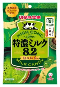 Sachet de bonbons au lait Tokuno Milk 8.2 au matcha affiné d'UHA Mikakuto