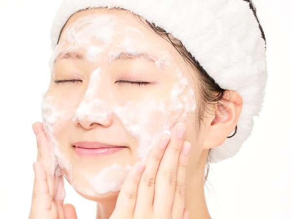Washing the face with the lather of Keana Rice Powder Wash